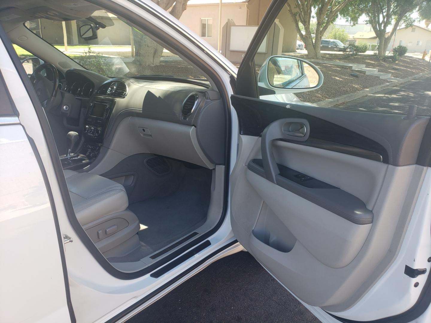 2017 WHITE /gray Buick Enclave (5GAKRBKD3HJ) with an 3.6L V6 DOHC 24V engine, 6-Speed Automatic transmission, located at 323 E Dunlap Ave., Phoenix, AZ, 85020, (602) 331-9000, 33.567677, -112.069000 - 2017 Buick Enclave,....... EXCELLENT condition, Ice Cold A/C, Clean Gray interior with Gray leather seats in near perfect condition, 3RD row seating, Rear AC, New brakes, Tune up, Touch screen Stereo/CD Player, Bluetooth, Phone sync, Backuup camera, Satellite compatible, Gorgeous tinted sunroof,This - Photo#13